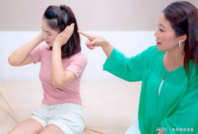 為了看燈會，婆婆帶了十一個人住進我家，我帶孩子躲進了賓館
