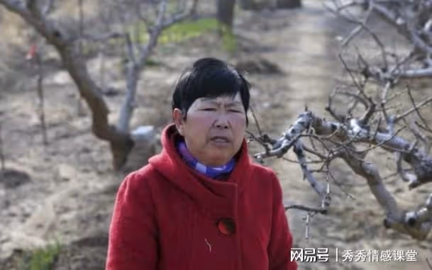 當年母親去三嬸家借油空手而歸，昨天回娘家，三嬸在巷口喊住了我