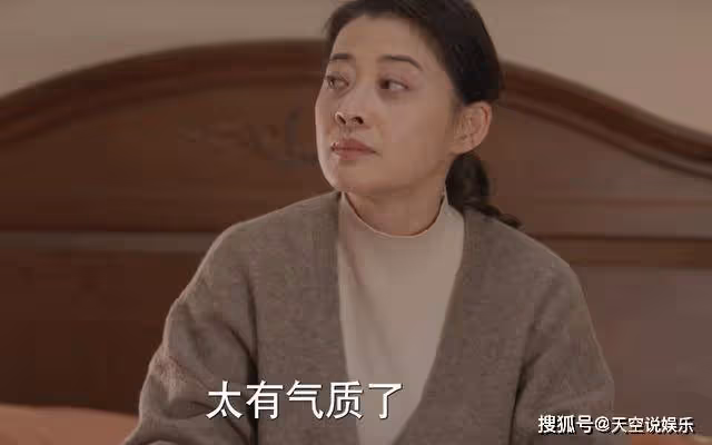 《江河日上》與妻子共睡一張床，鄭寒江的手部細節，暴露人品了