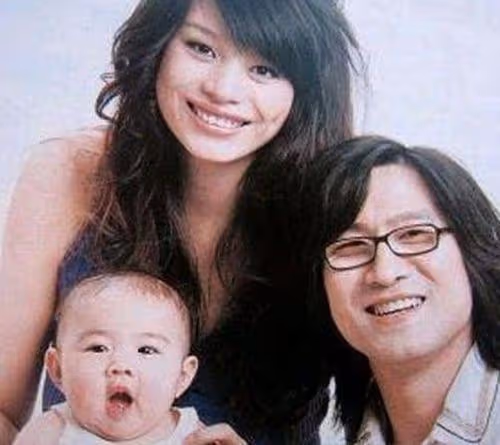 被汪峰女兒「留學照」驚艷到了，18歲身材搶鏡，一雙漫畫腿太吸睛