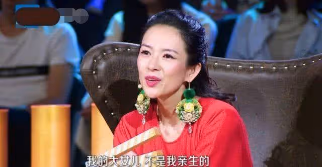 被汪峰女兒「留學照」驚艷到了，18歲身材搶鏡，一雙漫畫腿太吸睛