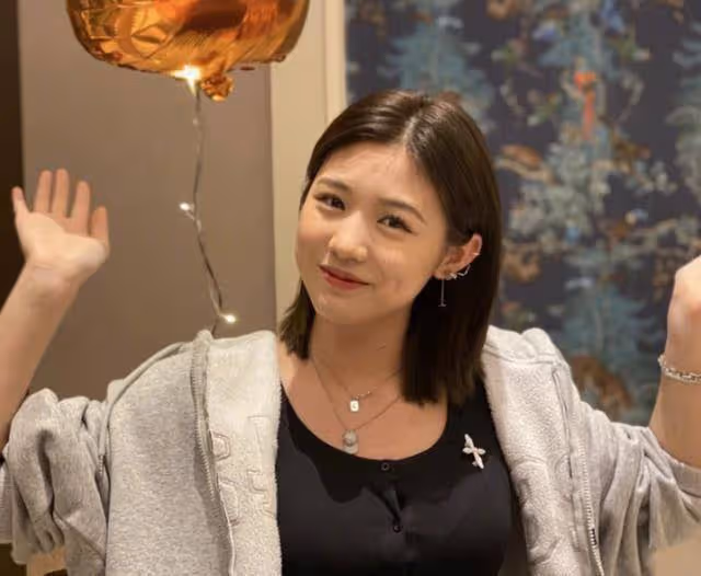 被汪峰女兒「留學照」驚艷到了，18歲身材搶鏡，一雙漫畫腿太吸睛