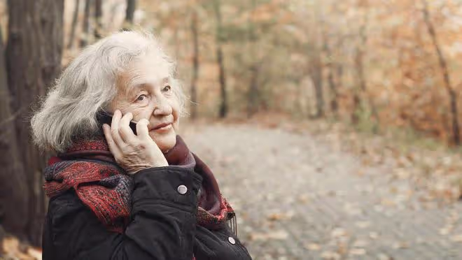 89歲丈夫和84歲妻子攙扶著去離婚,有一種愛叫:傷別離