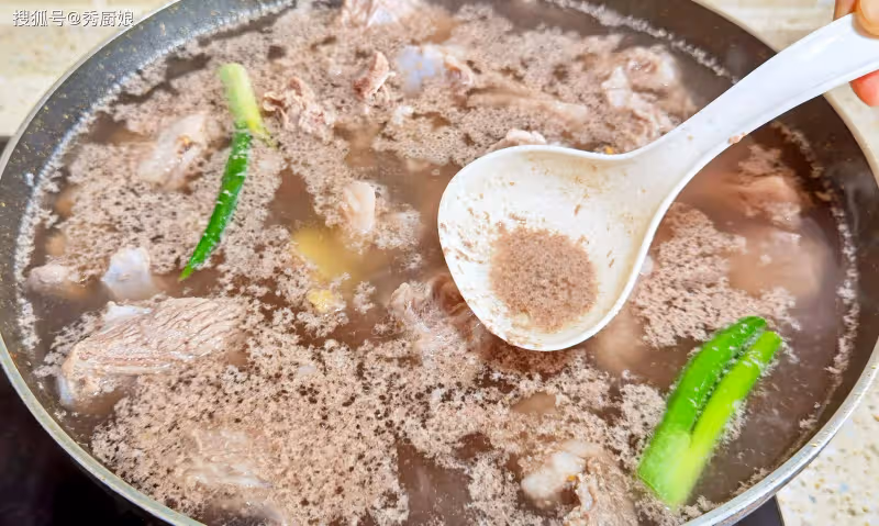 燉肉時的浮沫,到底是營養還是髒東西,要不要撇去?看完漲知識了