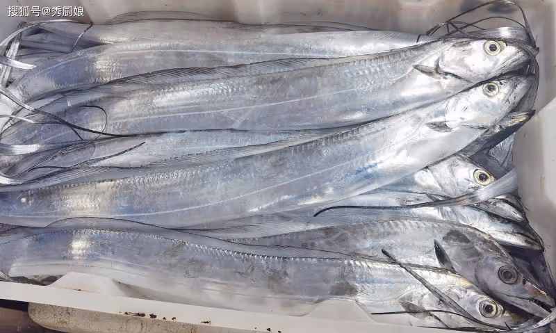 炸帶魚，到底放麵粉還是澱粉？都錯了，教你1招，外酥里嫩不吸油