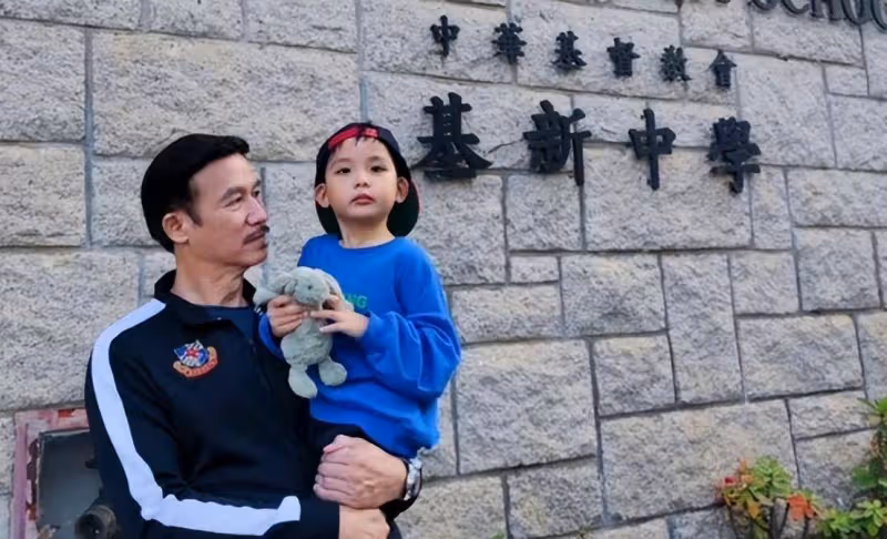 TVB知名奸角李子雄近況曝光,小20歲圈中妻子因焦慮致病