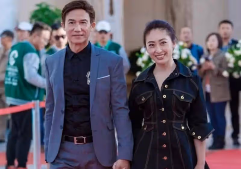 TVB知名奸角李子雄近況曝光,小20歲圈中妻子因焦慮致病