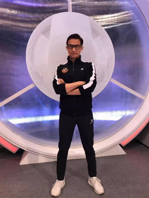 TVB知名奸角李子雄近況曝光,小20歲圈中妻子因焦慮致病