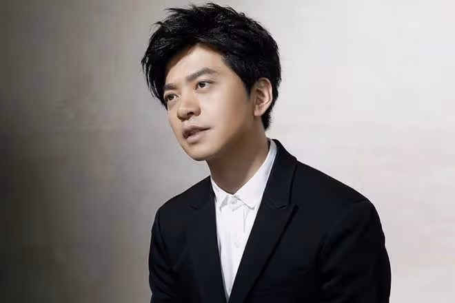 李健青澀舊照曝光,網友驚呼:逆生長的清華學霸!