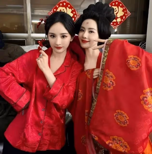楊冪遭質疑!為劉詩詩慶生大秀姐妹情,baby生日缺席盡顯人情冷暖