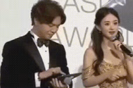 亞洲電影大獎這一夜,趙麗穎尷尬溢出螢幕了……