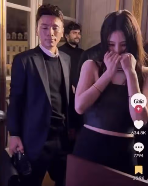 韓星韓素希當眾舉止異常,五官不受控表情怪異,被質疑精神不正常