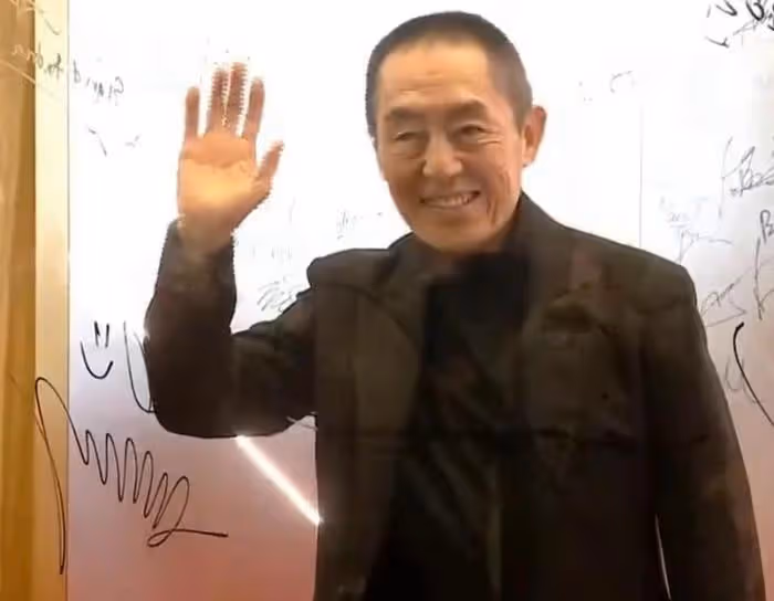 亞洲電影大獎這一夜,趙麗穎尷尬溢出螢幕,穿過季禮服被敷衍對待