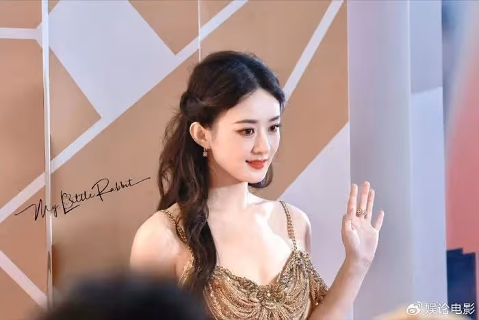 趙麗穎獲亞洲電影大獎,新劇將播,還想和張藝謀導演再合作