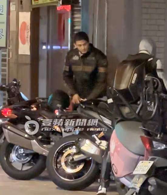 狗仔直擊｜郭品超迷戀重機！甜蜜帶「小老婆」夜衝放閃　雙帥合體自拍無極限