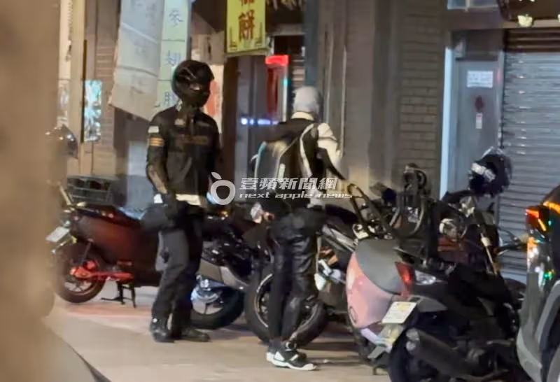 狗仔直擊｜郭品超迷戀重機！甜蜜帶「小老婆」夜衝放閃　雙帥合體自拍無極限