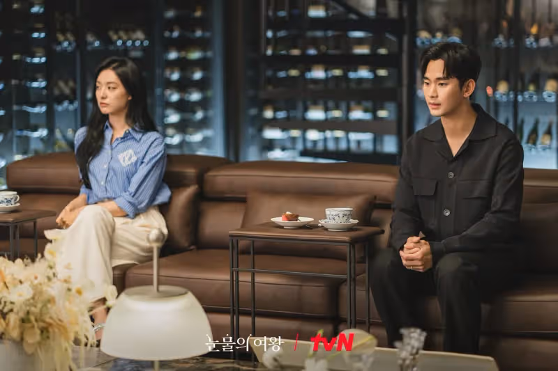 首集就有10場吻戲！金秀賢《淚之女王》狂親金智媛　「哥哥」驚喜客串