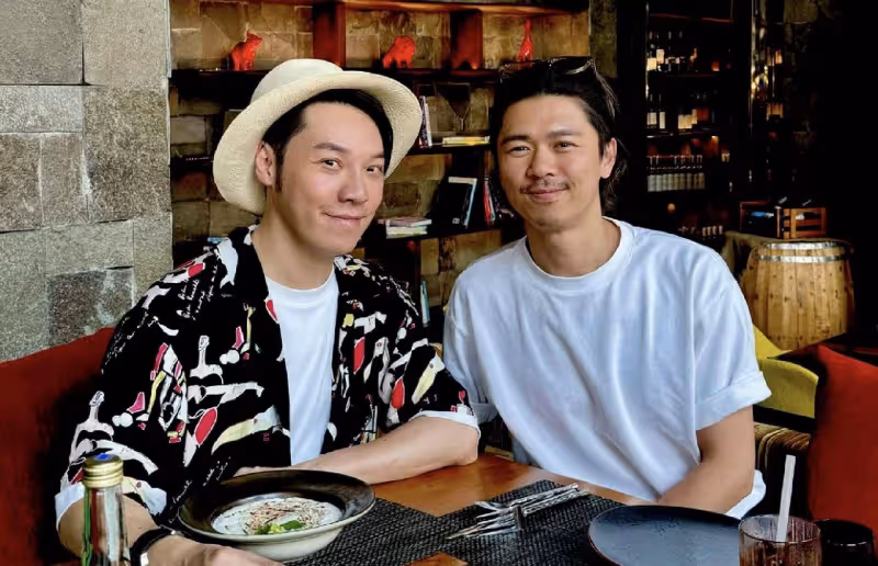 香港男星王賢志高調秀恩愛,與同性伴侶結婚八年,越來越有夫夫相