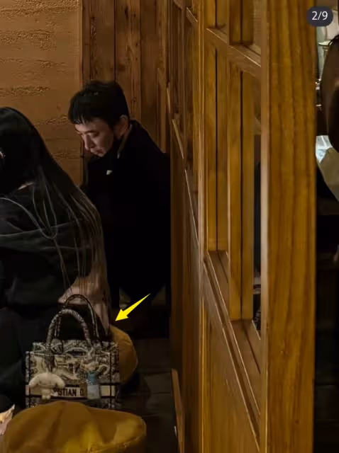 王思聰又換女伴了?和白富美吃火鍋,女方背3萬包氣質好!