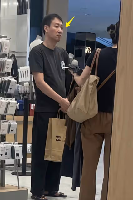 辛柏青一家3口澳洲被偶遇,妻子朱媛媛好漂亮,16歲女兒很高挑!