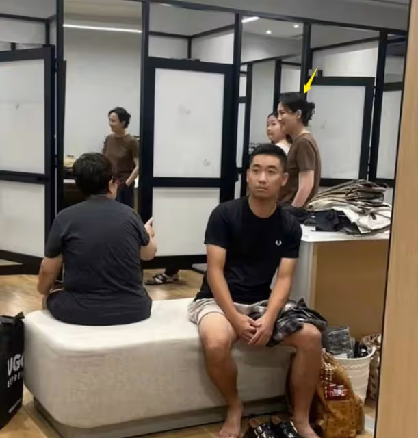 辛柏青一家3口澳洲被偶遇,妻子朱媛媛好漂亮,16歲女兒很高挑!