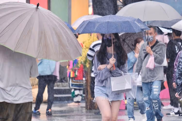 今天各地有雨！越晚會越冷　明後天最冷下探12度