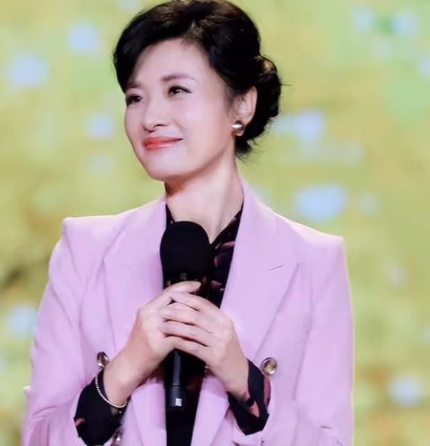 董卿向周濤炫耀10歲兒子好懂事,很像自己,周濤的回應讓人笑翻