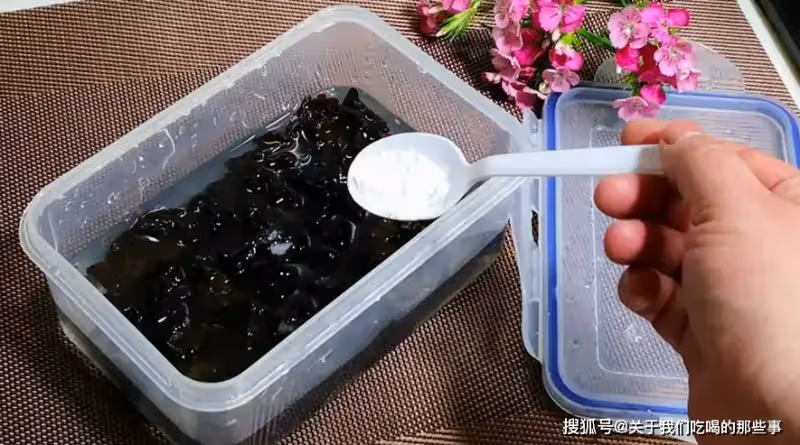 木耳切記不要用清水泡，巧用3樣料，3分鐘泡發，又大又乾淨還爽脆