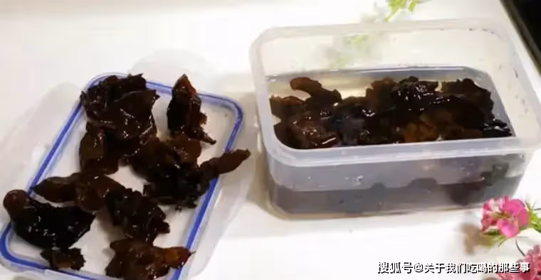 木耳切記不要用清水泡，巧用3樣料，3分鐘泡發，又大又乾淨還爽脆