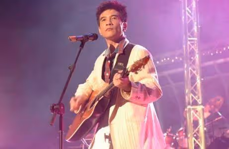 這首十分鐘寫的歌曲，賺夠了一輩子花不完的錢，唱響了整整40年