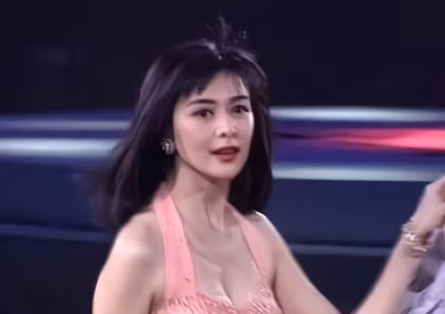 關之琳巔峰期魅力有多大?看她的泳裝劇照,終於明白啥叫女人味