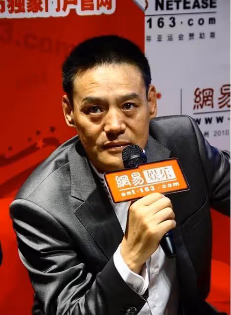 他曾是國家一級演員，因離婚傾家蕩產，如今兒子為他掙足面子