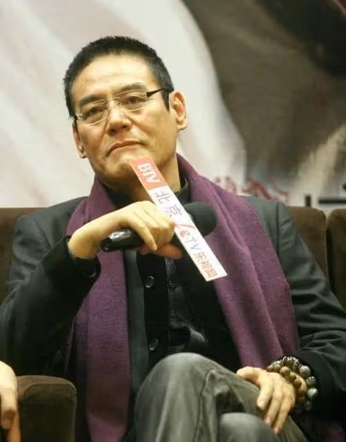 他曾是國家一級演員，因離婚傾家蕩產，如今兒子為他掙足面子