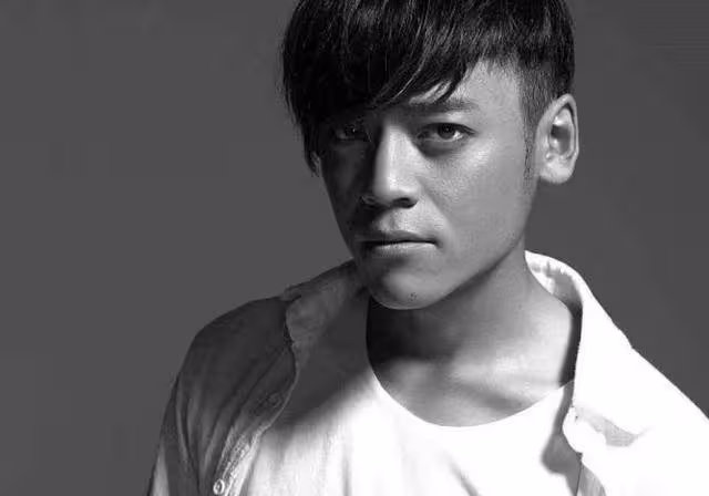 他曾是國家一級演員，因離婚傾家蕩產，如今兒子為他掙足面子