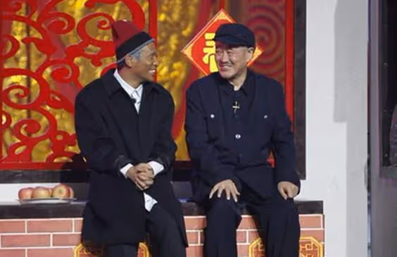 他在春晚忘詞,急中生智的一句話成「經典」,如今更是火遍大江南北
