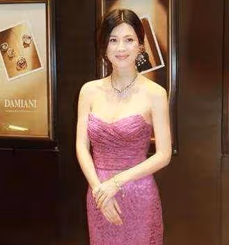 國家一級演員捧紅的女星,「乳膠」身材太好,氣質尤其出眾