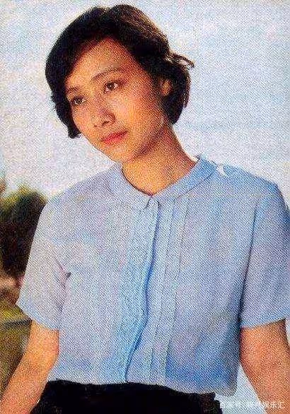 靠《渴望》成名,嫁小2歲老公獲幸福,兒子長相卻是一言難盡