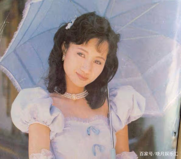 靠《渴望》成名,嫁小2歲老公獲幸福,兒子長相卻是一言難盡