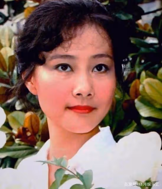 靠《渴望》成名,嫁小2歲老公獲幸福,兒子長相卻是一言難盡