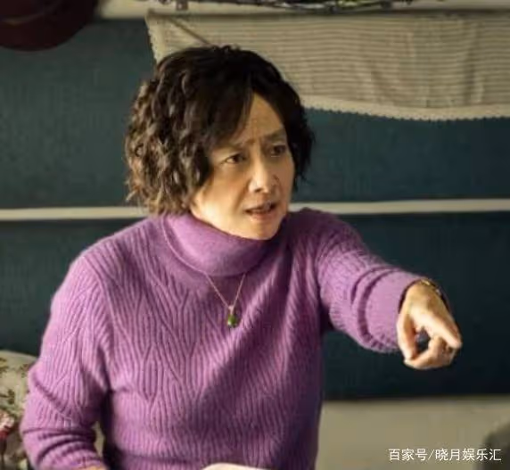靠《渴望》成名,嫁小2歲老公獲幸福,兒子長相卻是一言難盡