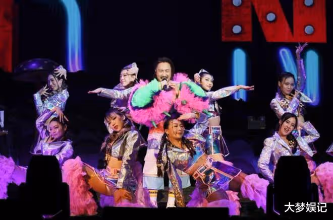 鄭中基演唱會感性淚崩,12歲超正女兒上台獻唱看呆全場