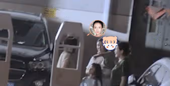 章子怡帶娃參加《醬園弄》殺青宴,貼心親吻兒子,4歲兒子皮膚白