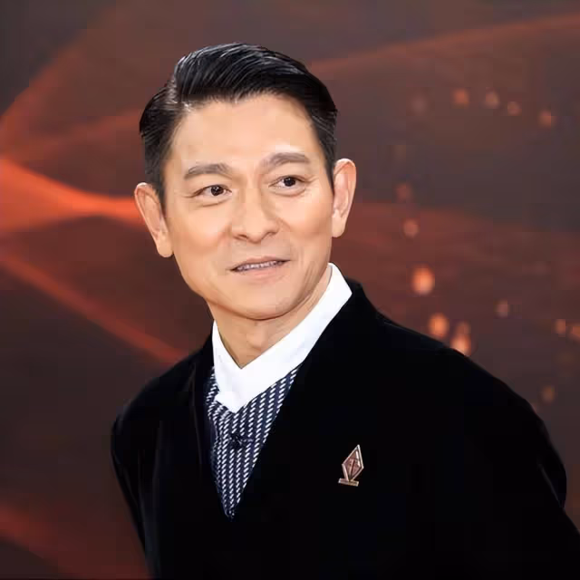 42歲余文樂像60歲老頭子,鬍子花白滿臉皺紋,狀態不如劉德華