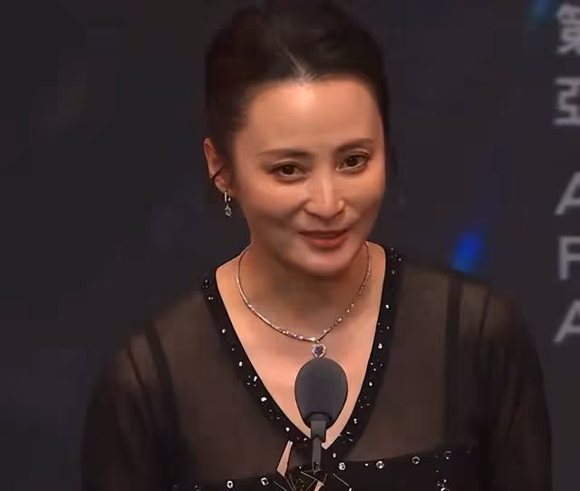 香港這一夜女星告訴你:「乾乾癟癟」不叫美,珠圓玉潤更有韻味