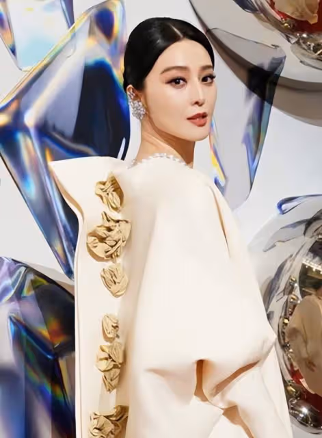 香港這一夜女星告訴你:「乾乾癟癟」不叫美,珠圓玉潤更有韻味