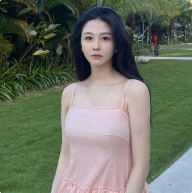 邱淑貞女兒身材搶鏡,五官酷似年輕的關之琳,基因真的很重要