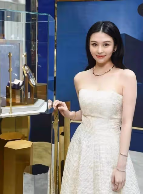 邱淑貞女兒身材搶鏡,五官酷似年輕的關之琳,基因真的很重要