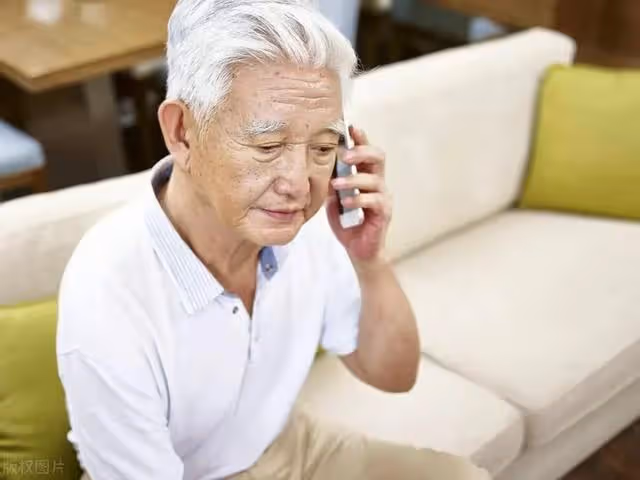 我只生一個兒子!過年想給他驚喜「直接跑到他家樓下」 打19通電話都沒接「上樓推開門」心碎了