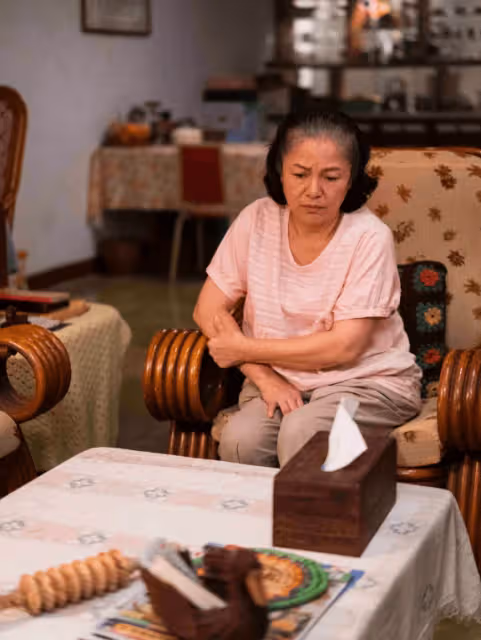 我只生一個兒子!過年想給他驚喜「直接跑到他家樓下」 打19通電話都沒接「上樓推開門」心碎了