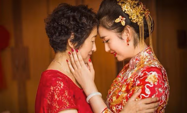 女兒不顧阻攔遠嫁！聽說她「生了二胎」我趕去看望　打開門後「看見屋內場景」我轉頭報警
